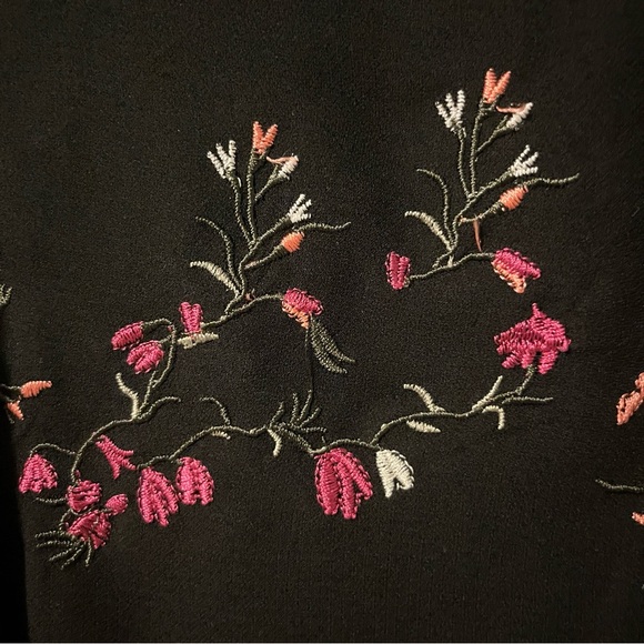 Embroidered Floral Chiffon Women’s Wide Long Sleeve Blouse from Urban Outfitters - Picture 3 of 7